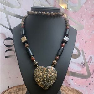 Elegant Heart Pendant Necklace - Black and Brown